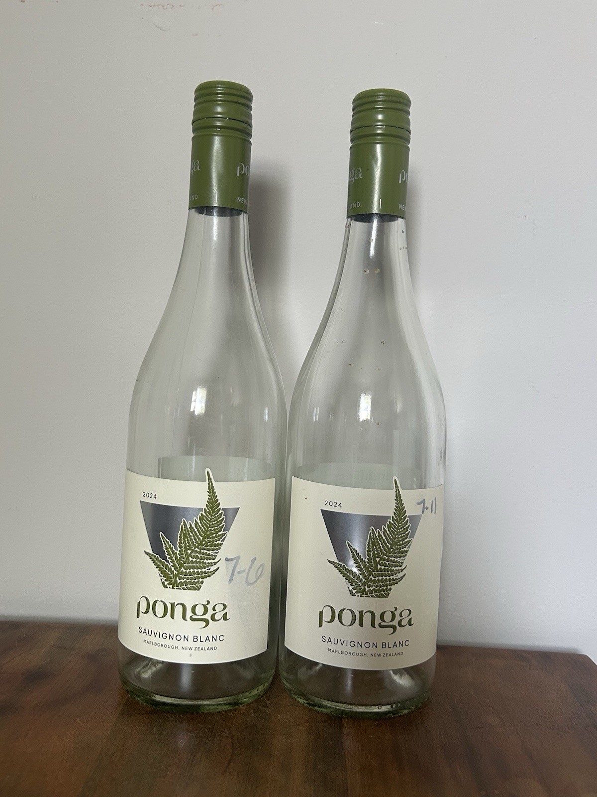 2 Empty Ponga Sauvignon Blanc 750mL Clear Glass Bottles. Lids Included.