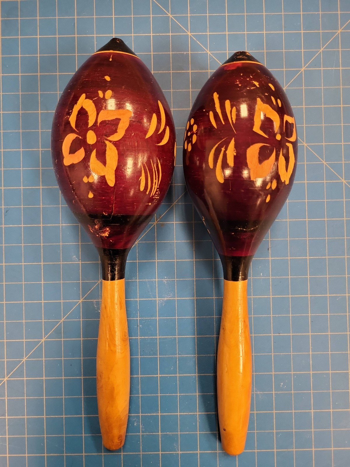 Wooden Maracas Shakers Pair Vintage Style Percussion Musical Instrument Folk Art
