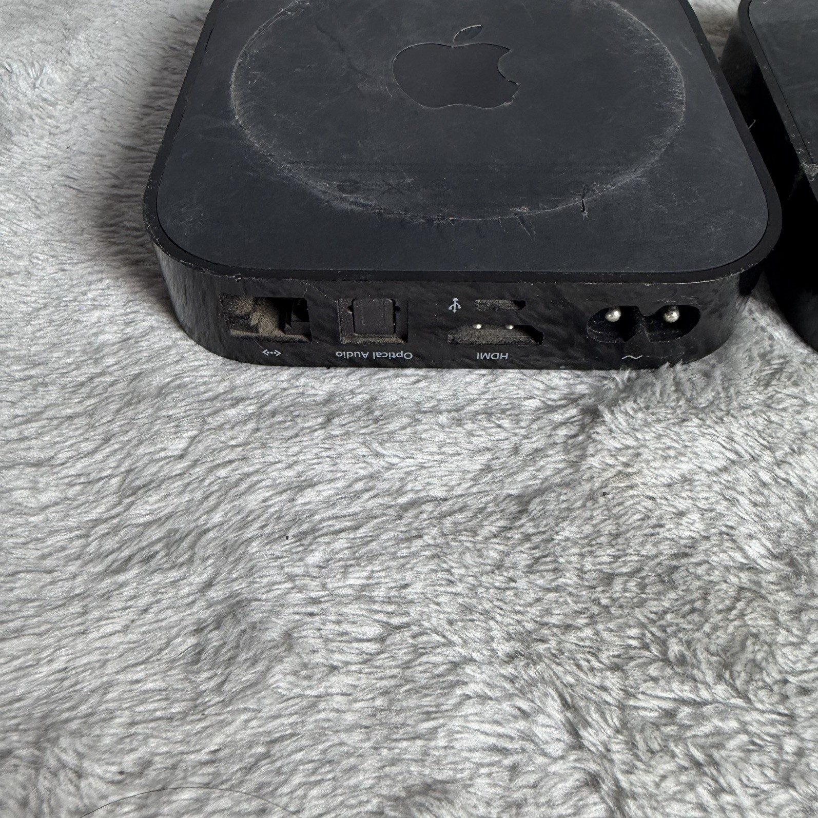 2 Apple TV UNTESTED no power cable