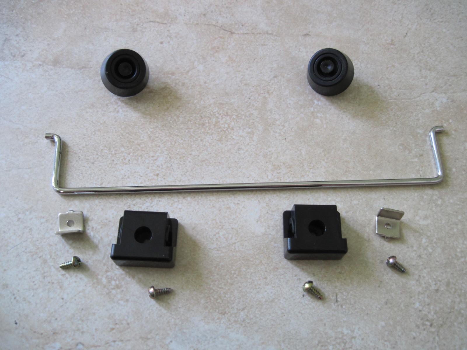 Kenwood TS-450S BOTTOM cabinet tilt bale and rear feet set in Excellent shape