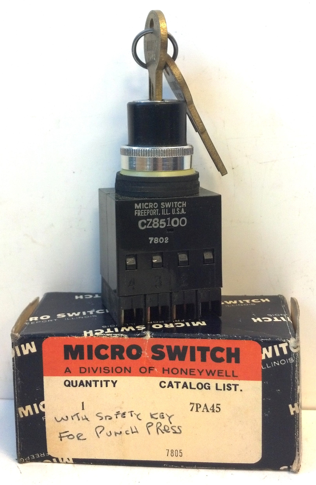 Honeywell Micro Switch 7PA45 125 V DC / 150 V AC 3-Position Locking Key Switch
