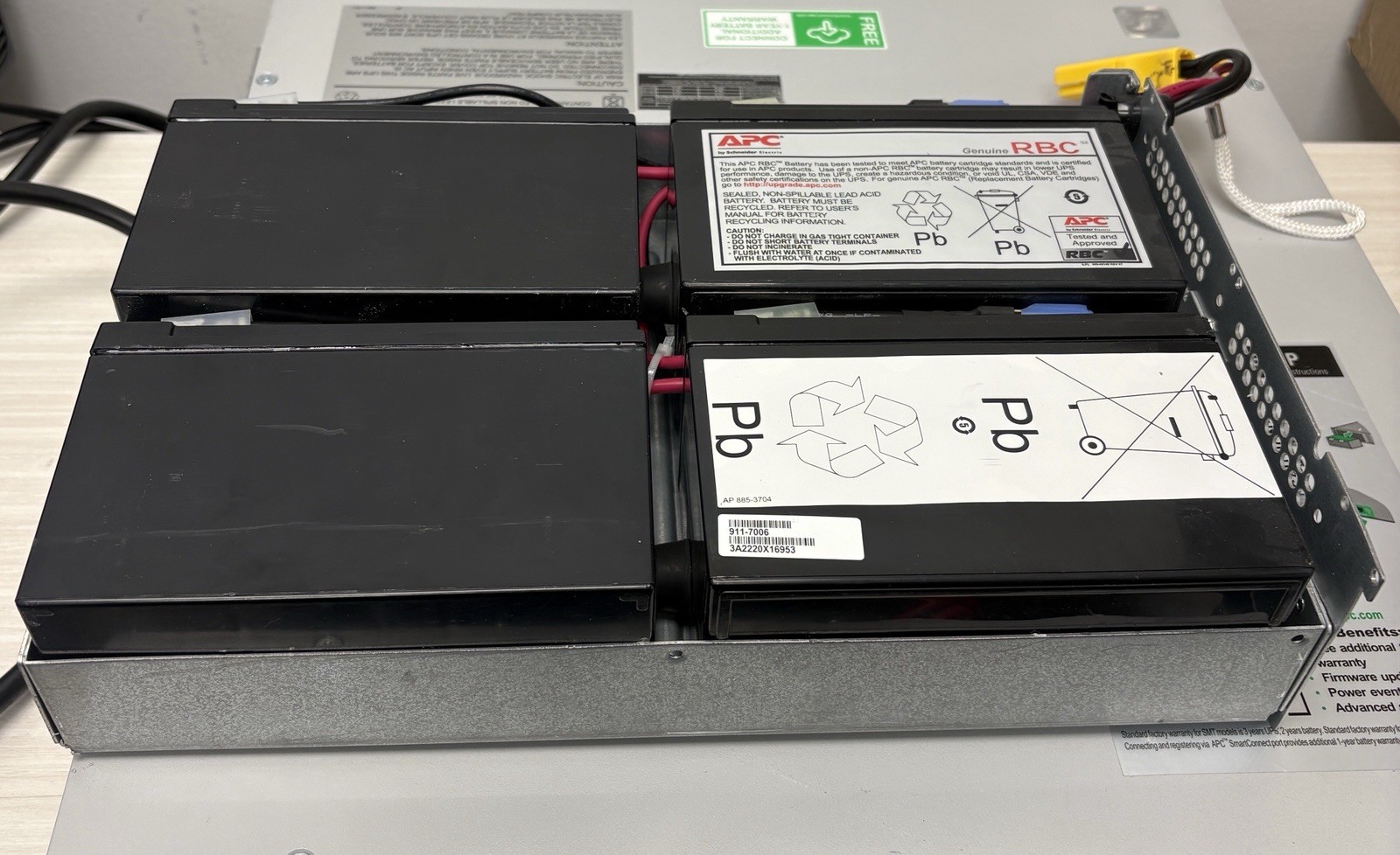 APC AP 885-5175A Battery Cartridge With 4x: Batteries