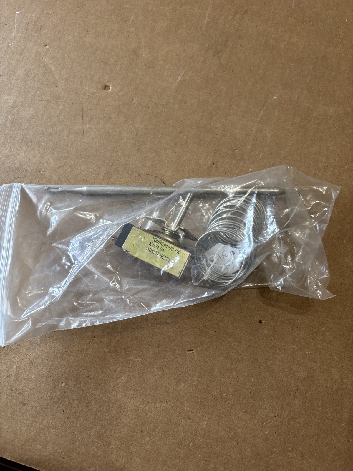 Robertshaw 5300-009 Electric Thermostat K-674-84 New Old Stock