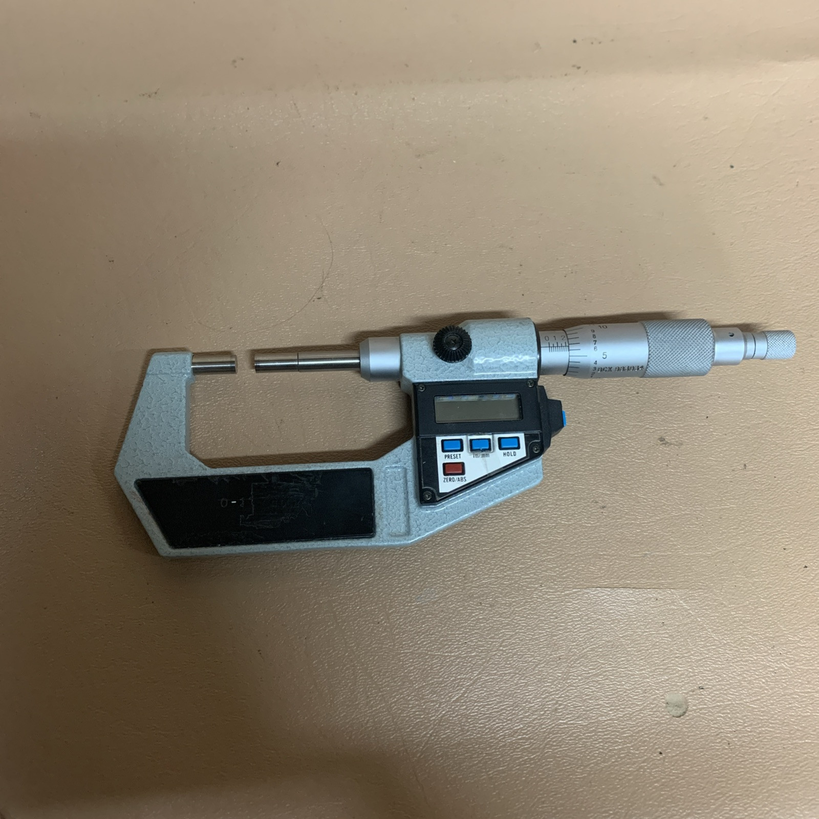 Mitutoyo 0-1", 406-711 micrometer and Metric Digital