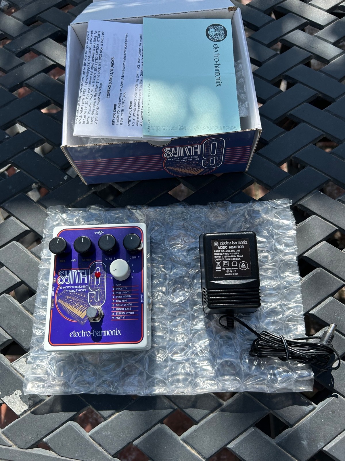 Electro-harmonix Synth 9 guitar synthesizer machine