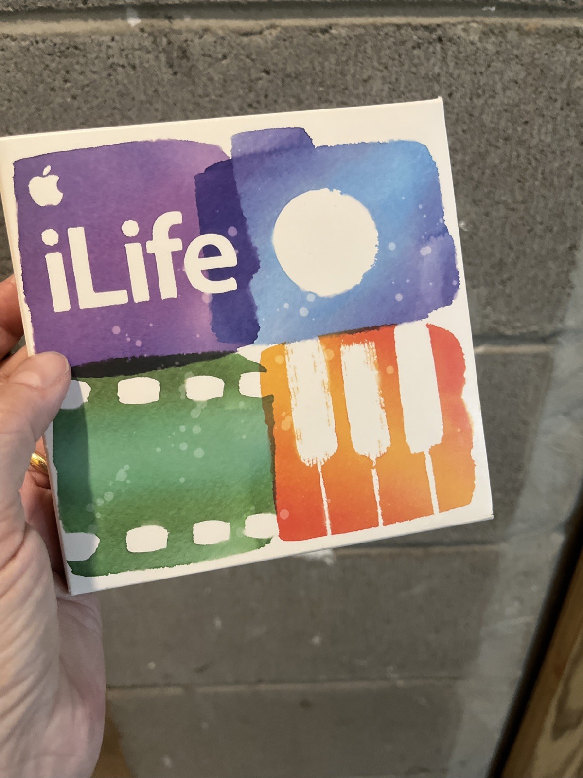 Apple iLife 11 Retail Software Suite iPhoto iMovie GarageBand Boxed USA MC623Z/A