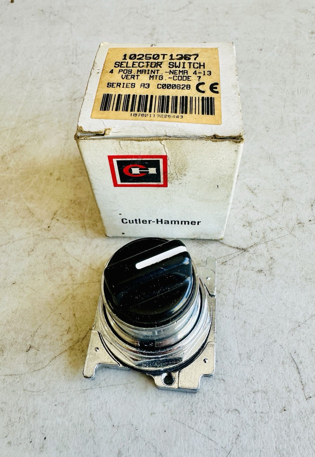 CUTLER HAMMER SELECTOR SWITCH 10250T1367