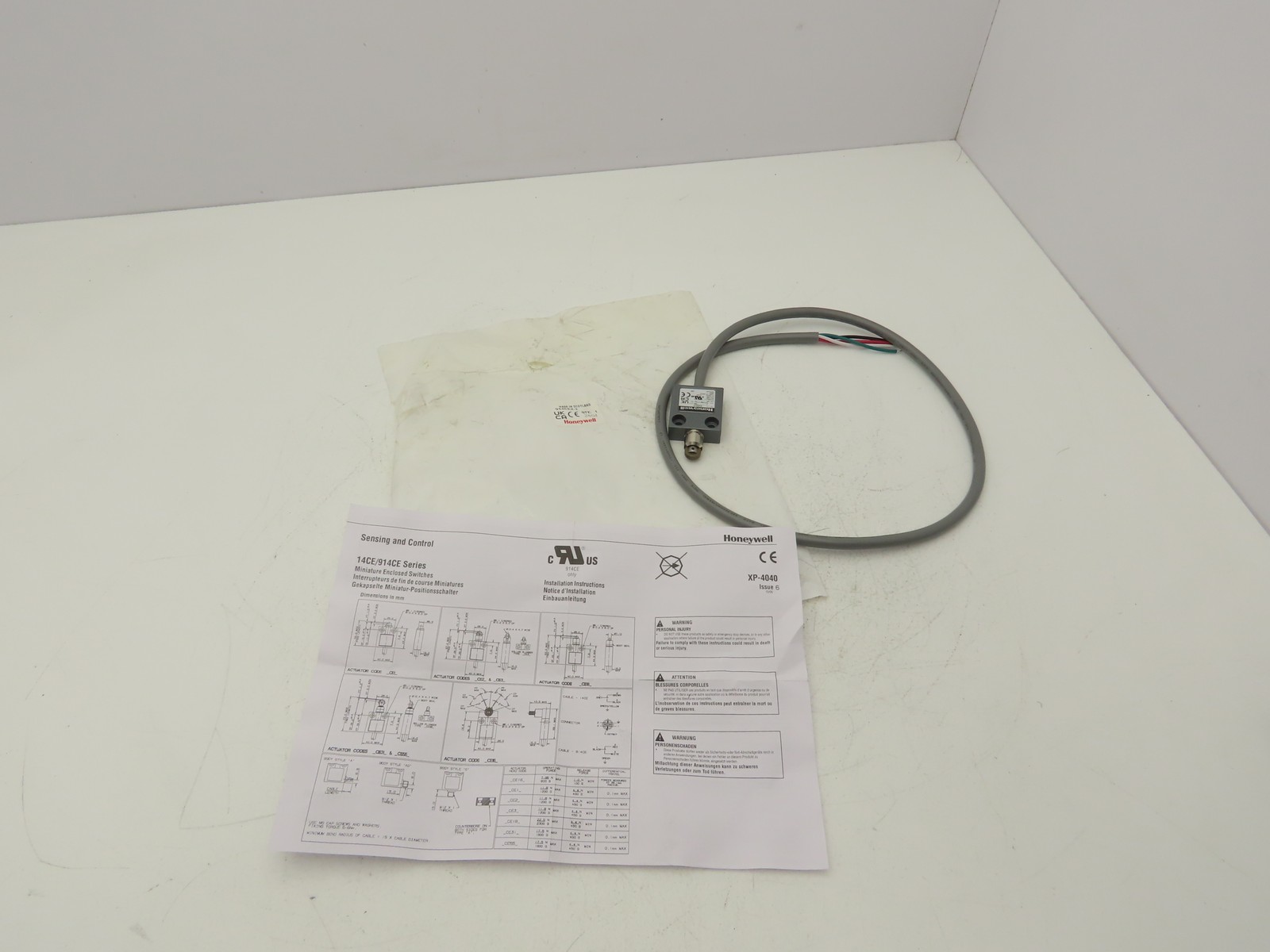 Honeywell 914CE2-3 MICRO SWITCH Miniature Precision Limit Switch Silver Contacts