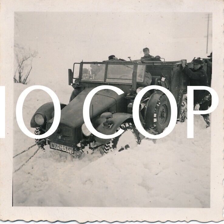 Photo WK2 Off-Road Vehicle Krupp Stuck in the Snow X18