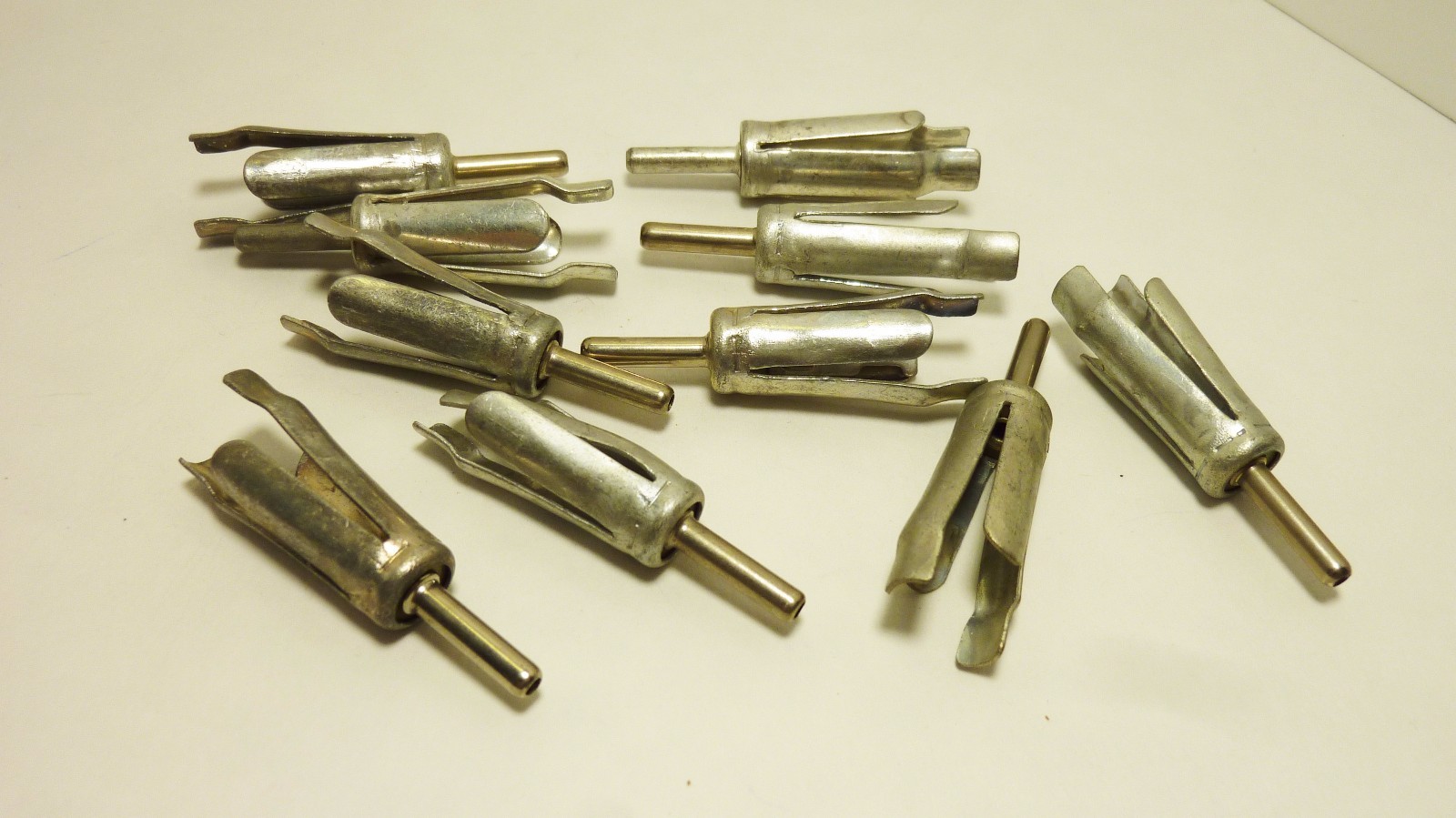 MALE CAR RADIO ANTENNA PLUGS /10 PIECES (qzty)