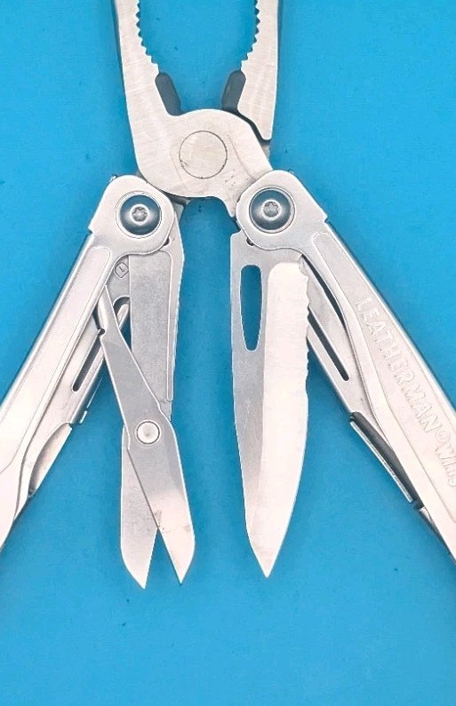 LEATHERMAN WINGMAN MULTI-TOOL! FAST SHIPPING!