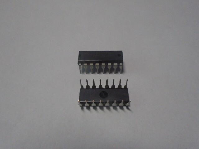 2 PCS. 16221256 UEKK0221 INTEGRATED CIRCUIT IC CHIPS DR172