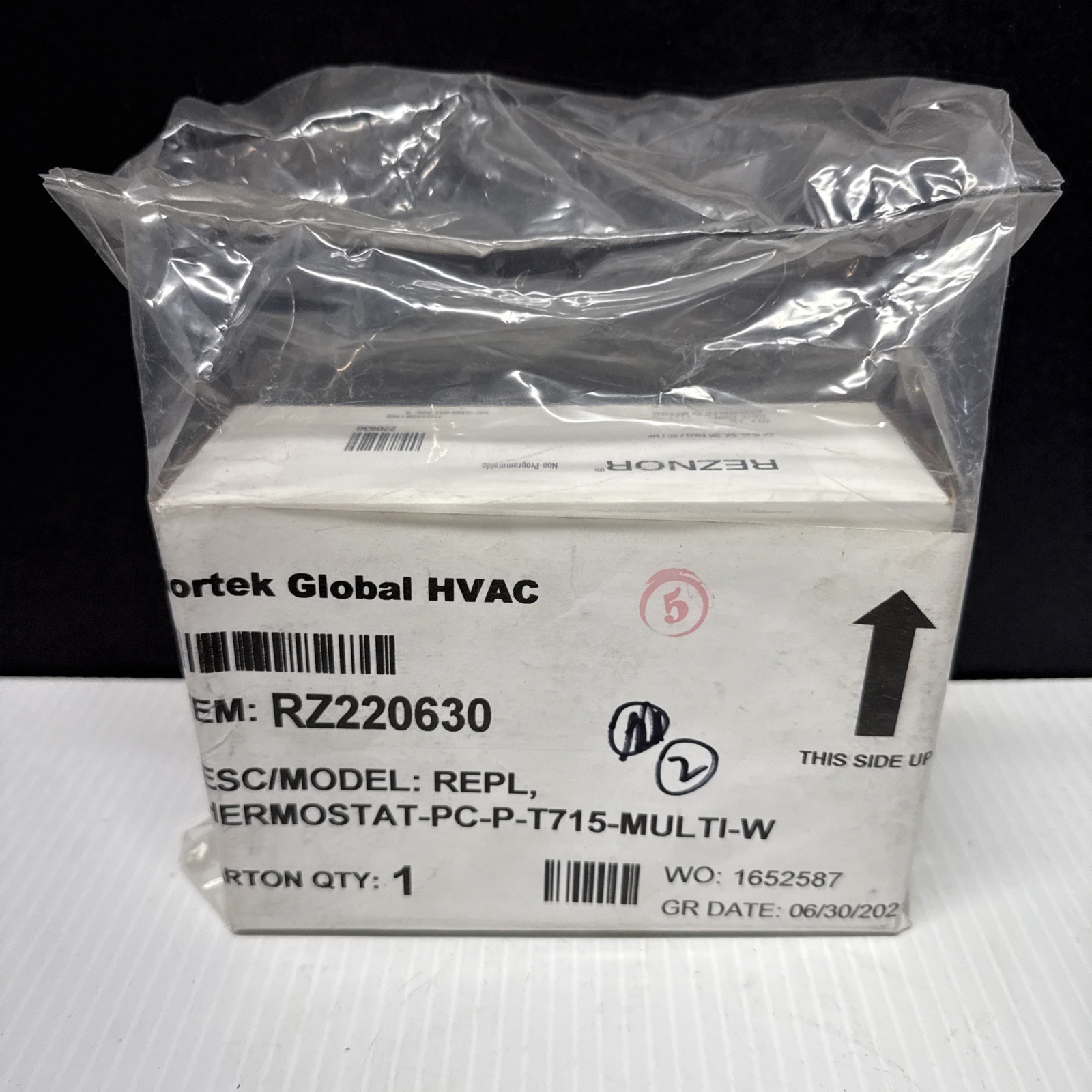 Reznor 220630 Thermostat New Sealed 2H / 2C / HP RZ220630