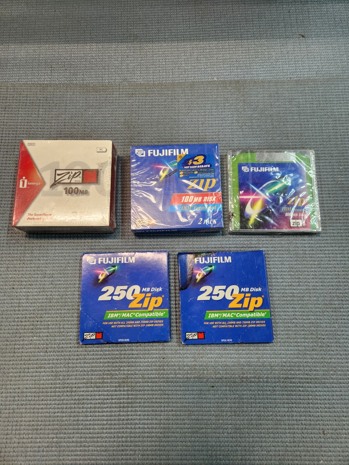 Lot of 8 Iomega & Fujifilm Zip Disks 100 MB & 250 MB **BRAND NEW**