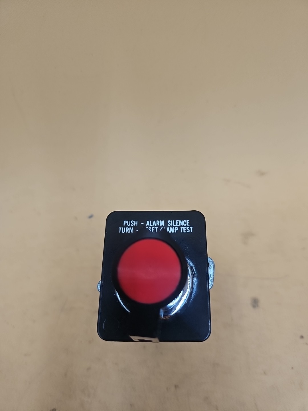 OEM Controls VN153S562-UL Push/Turn Alarm Reset Silence Switch