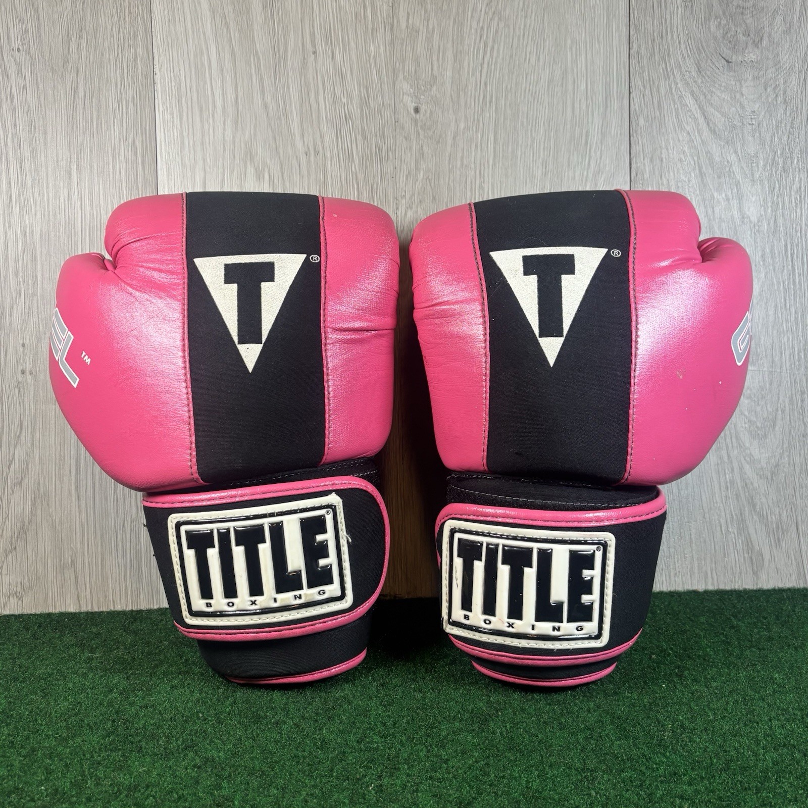 TITLE Boxing Gel Lined Gloves-Pink *Women's Large, Hole In The Hand See Pictures