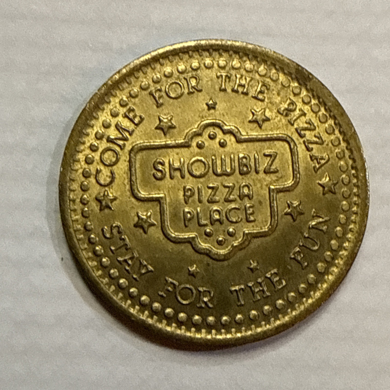 Vintage SHOWBIZ PIZZA PLACE Arcade Game Brass TOKEN Coin Free Shipping