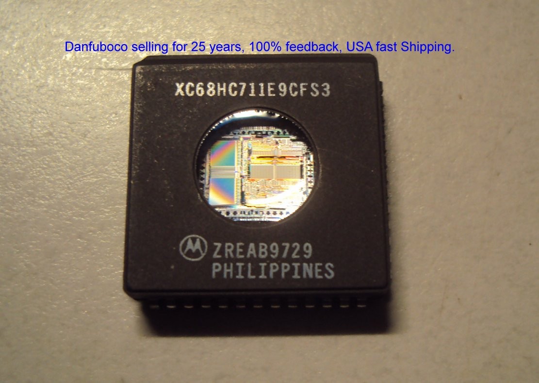 Motorola XC 68HC711E9 CFS3 EPROM Ceramic LCC Window type Pulls 1990's