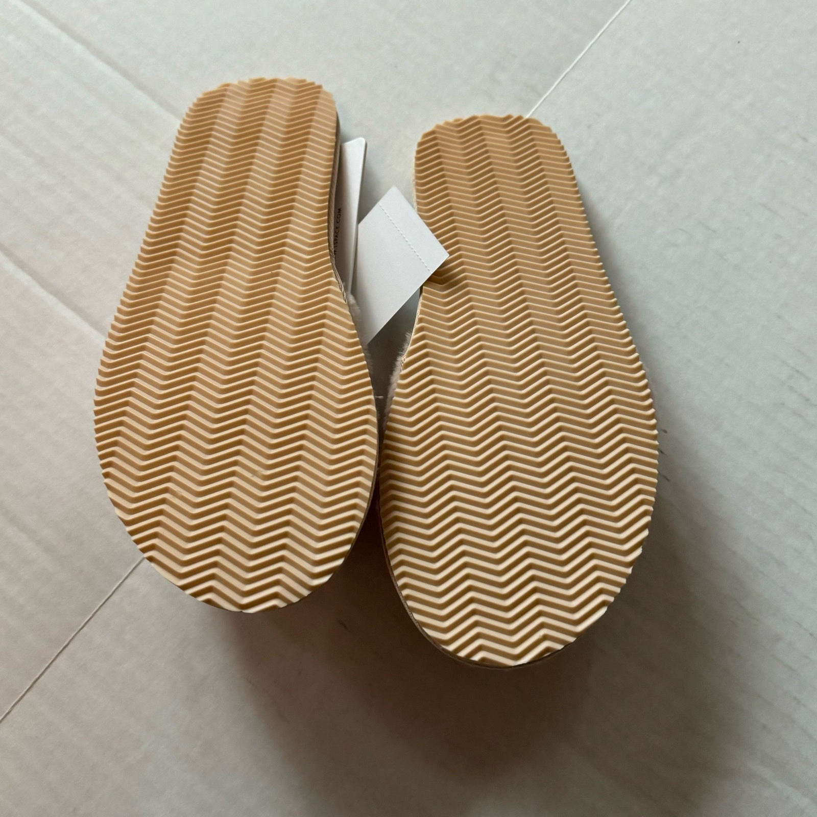 L*Space Cloud Slippers Size XS/S NEW