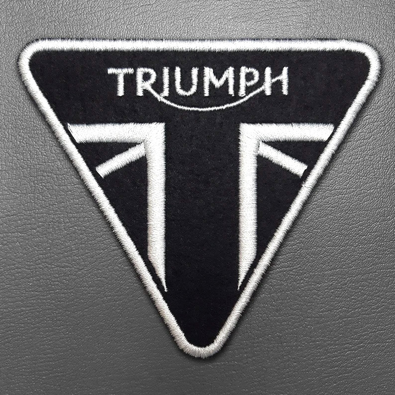 STUNNING VINTAGE STYLE TRIUMPH EMBROIDERED IRON-ON PATCH...RARE COLOR COMBO...