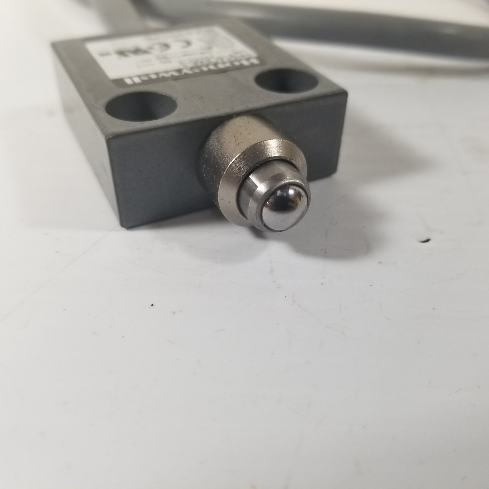 Honeywell 914CE66-3 Plunger Style Microswitch Switch