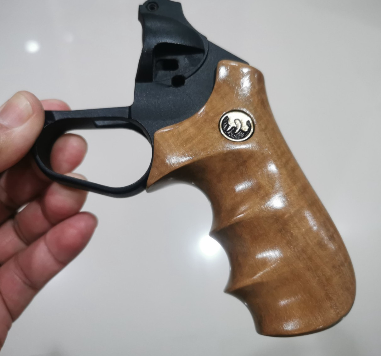 WOOD GRIPS FOR TAURUS JUDGE PUBLIC DEFENDER POLY ( FOR POLYMER FRAME ONLY ) # 2