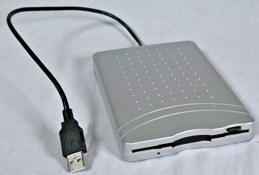 Dynex DX-EF101 Slim USB External 3.5" Floppy Disk Drive