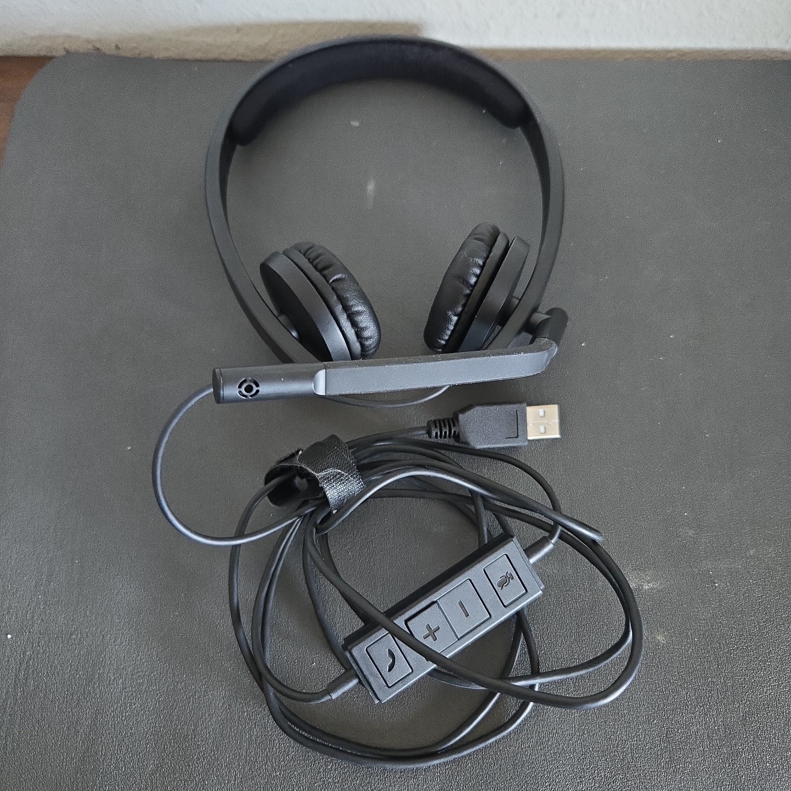 Logitech H570e (A-00064 ) USB 2.0 Wired Business Stereo Headset
