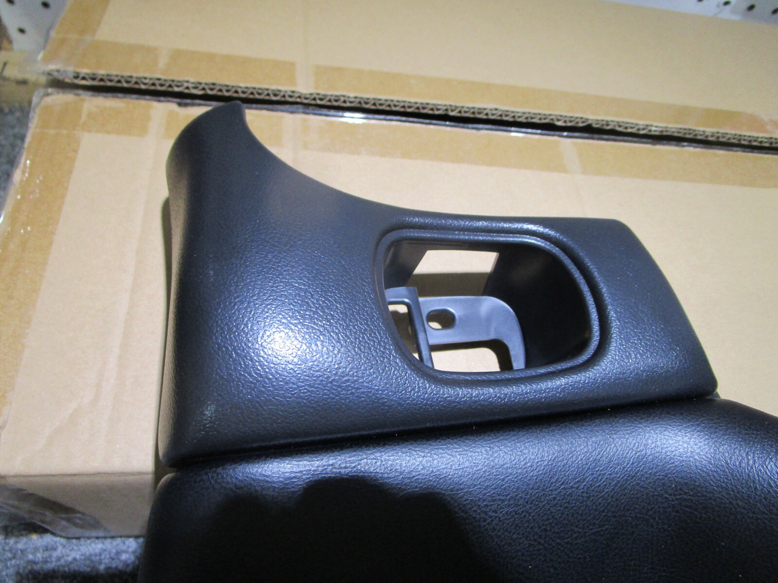 97/04 corvette drivers side padded column knee bolster NEW! 10281429 LH SALE!!!!