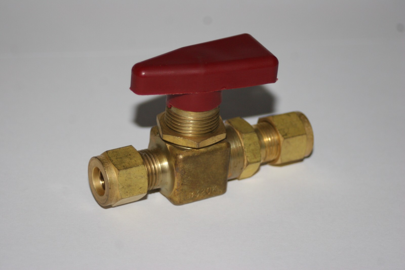 3/8 Tube OD Compression Brass Ball Valve (1500 Psi) SSP Flo-Lok B320