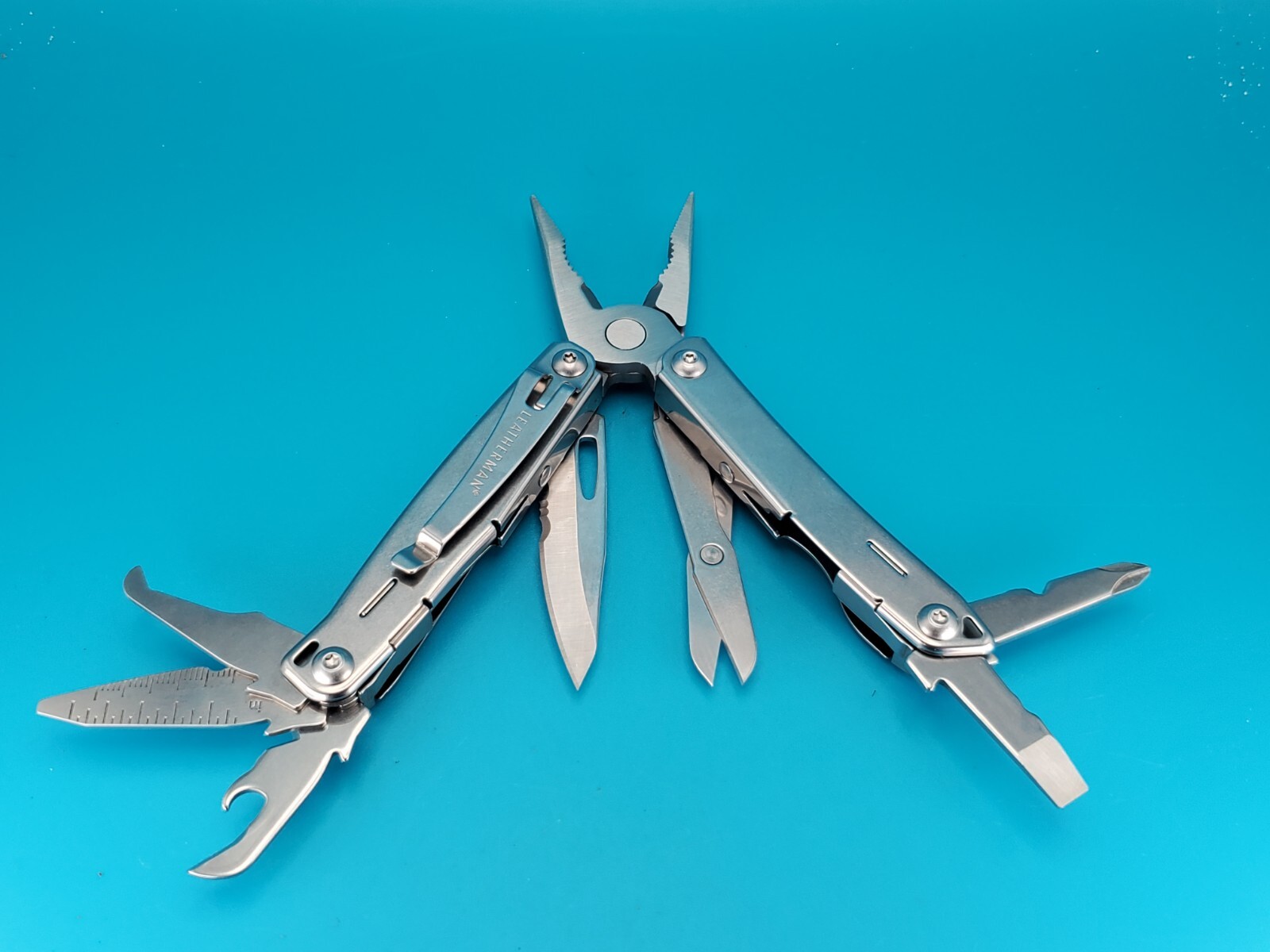 LEATHERMAN WINGMAN MULTI-TOOL! FAST SHIPPING! WITH SHEATH!