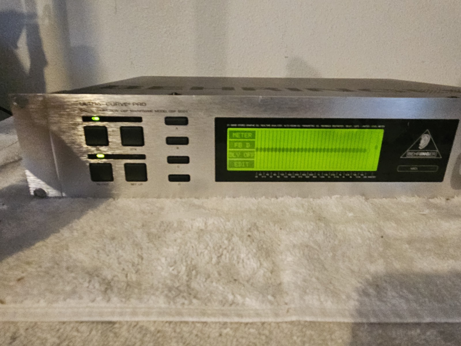BEHRINGER ULTRA CURVE PRO DSP 8024