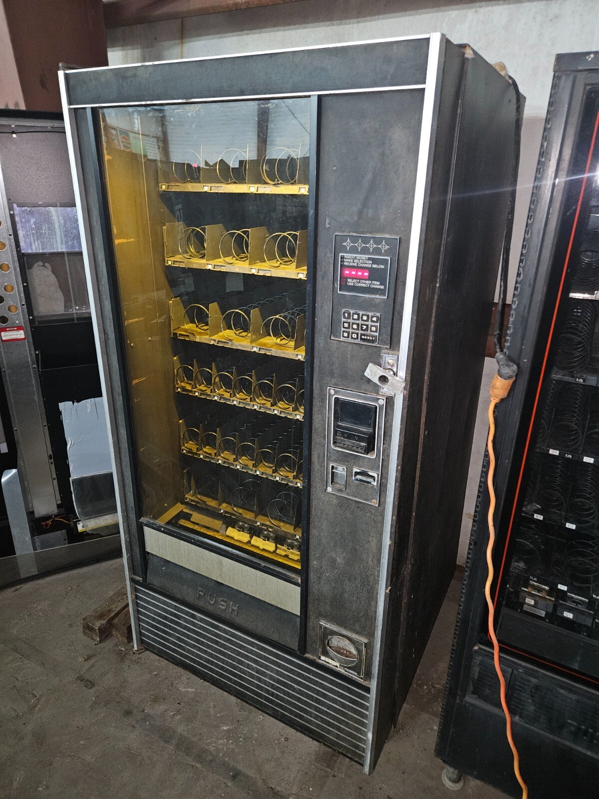 3x Rowe 4900 5900 JR Junior Snack Vending Machine Vending Machines, Powers Up