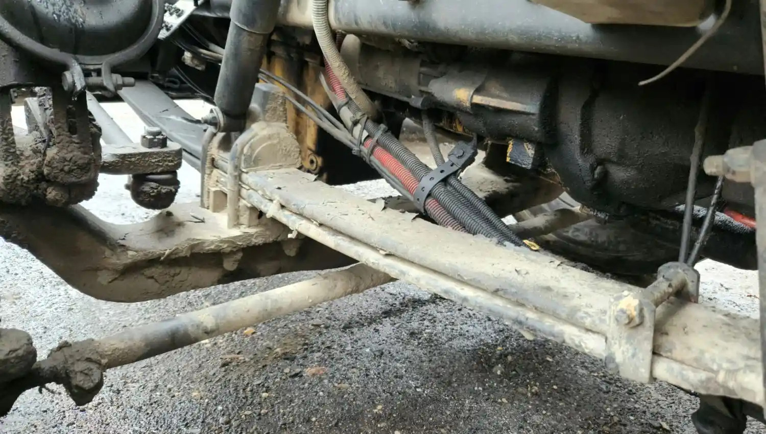 (Used) 2011 Peterbilt 384, FRONT LEAF SPRINGS Front Leaf & Springs P-68430