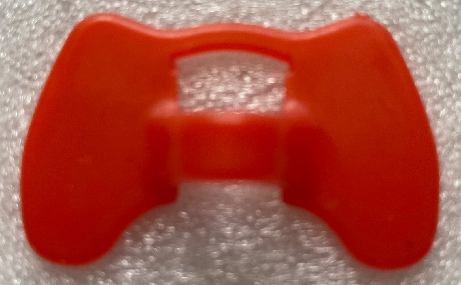 24 pieces pinless peepers with pliers poultry blinders large, red plastic