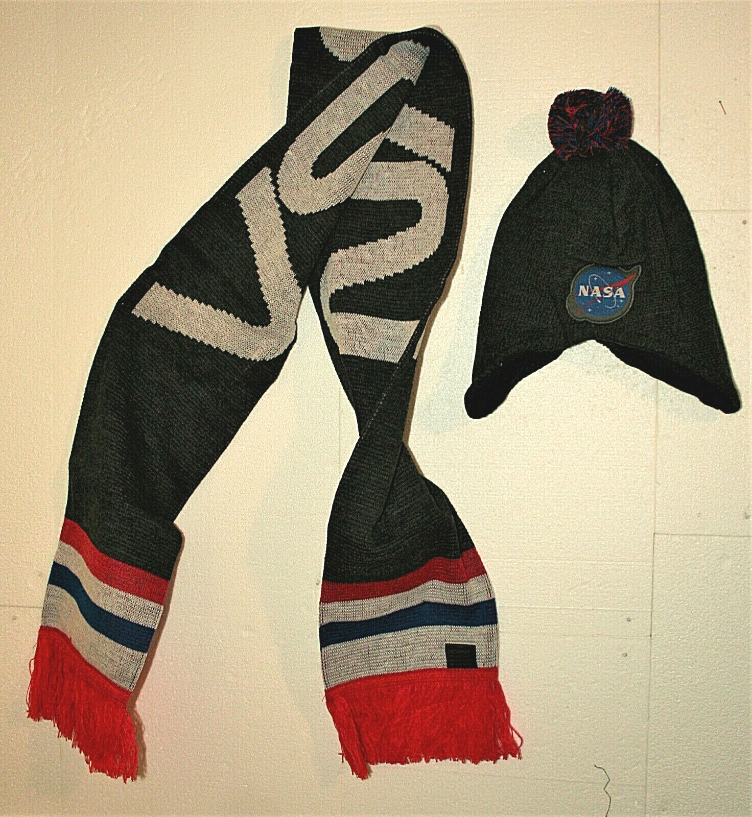 NASA Knit Hat & Scarf Loot Crate Knit Scarf NOS 2019 MIB Space