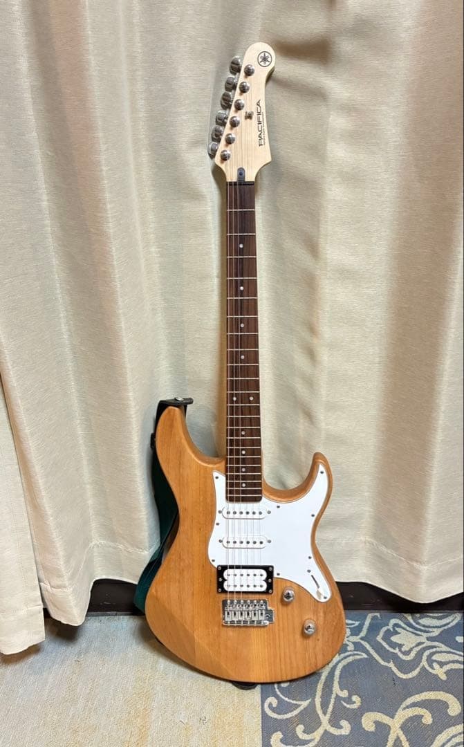 YAMAHA PACIFICA PAC112V electric guitar