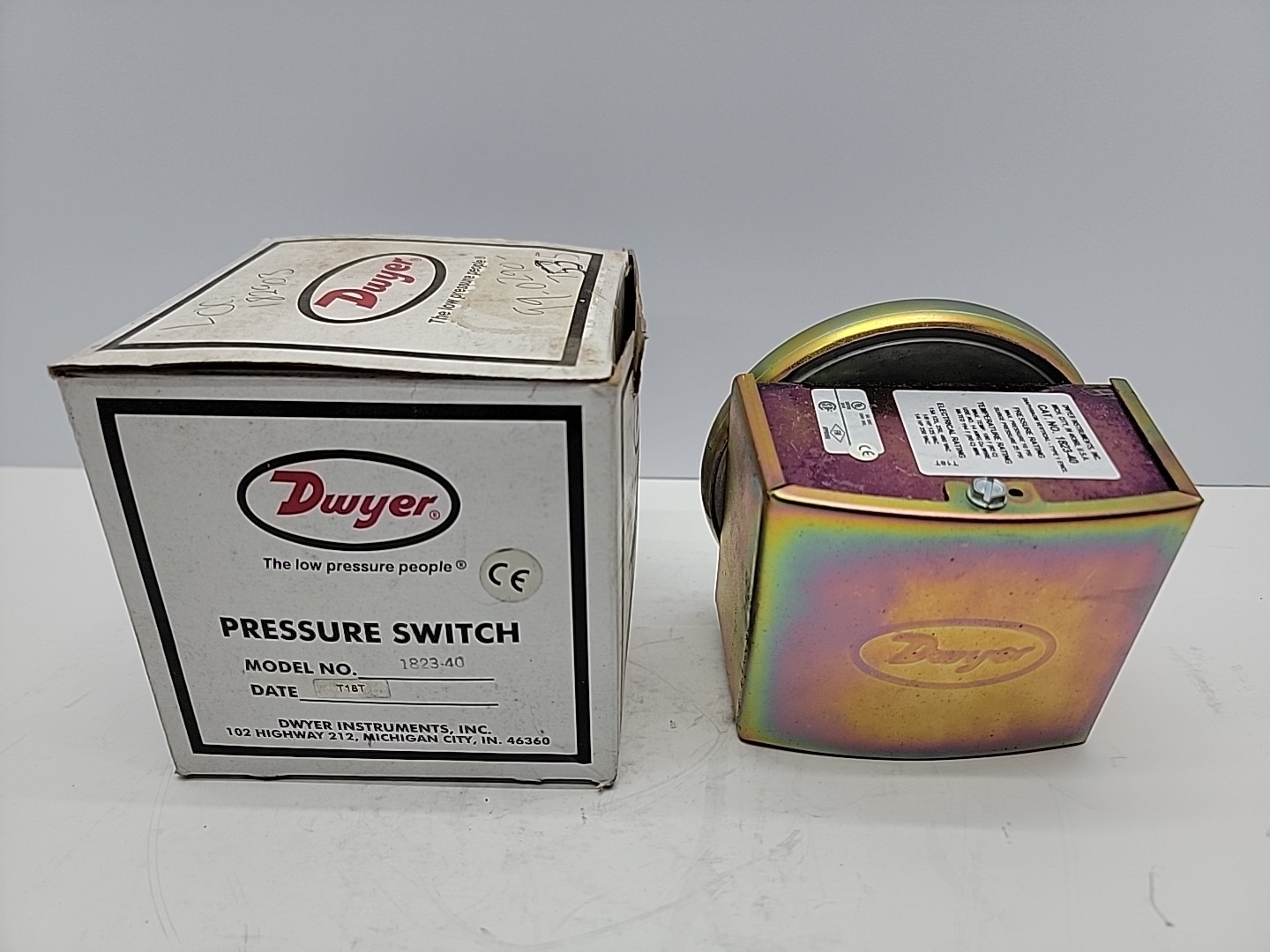 Dwyer 1823-40 Pressure Switch Industrial Process Control Switch