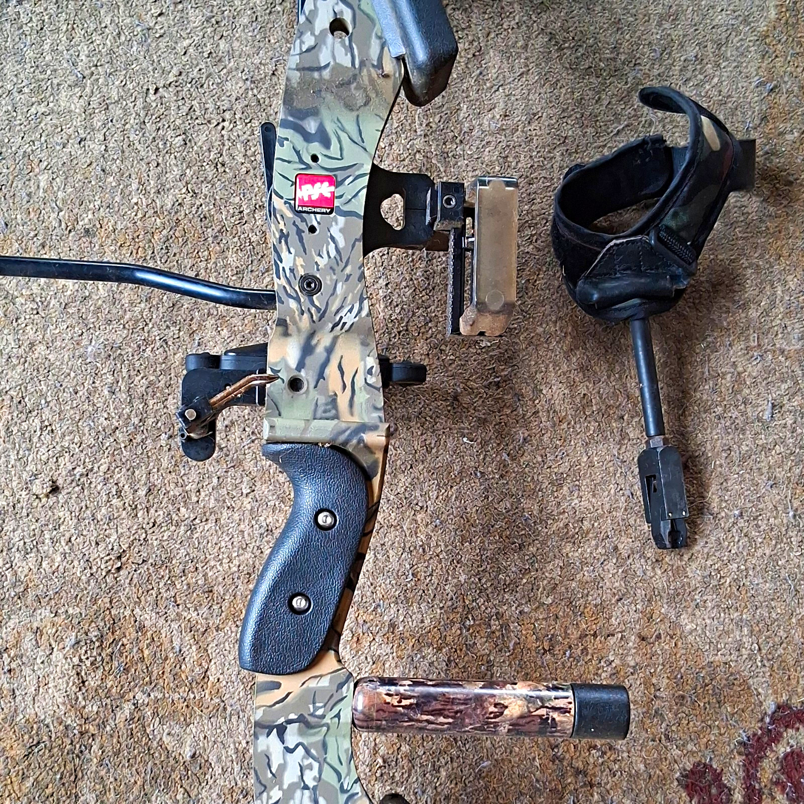 PSE Archery Compound Bow Camo 65# Draw Weight 29in Draw Length