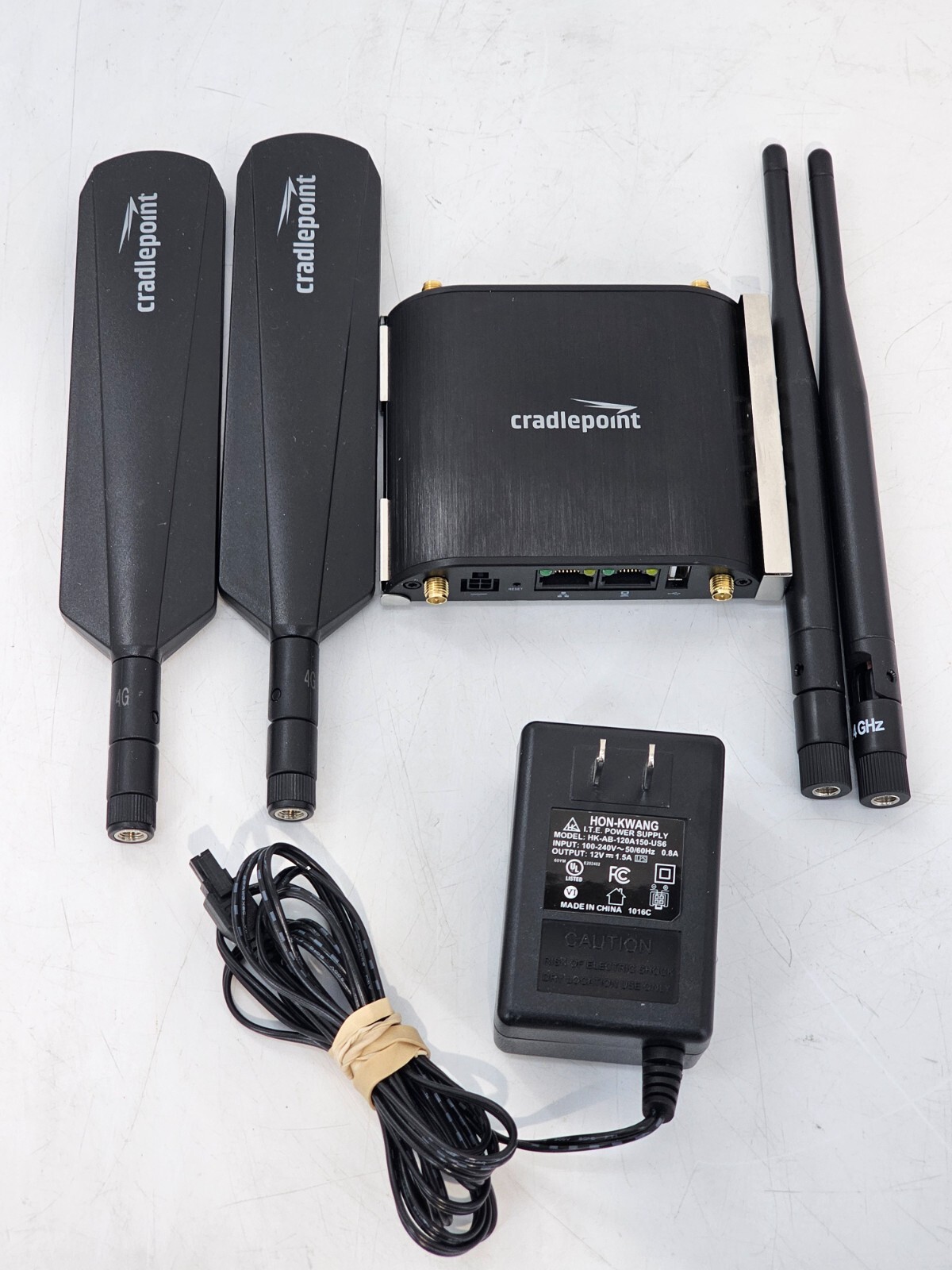 Cradlepoint IBR650LPE 4G LTE Embedded Modem Broadband Router W Ant and Charger