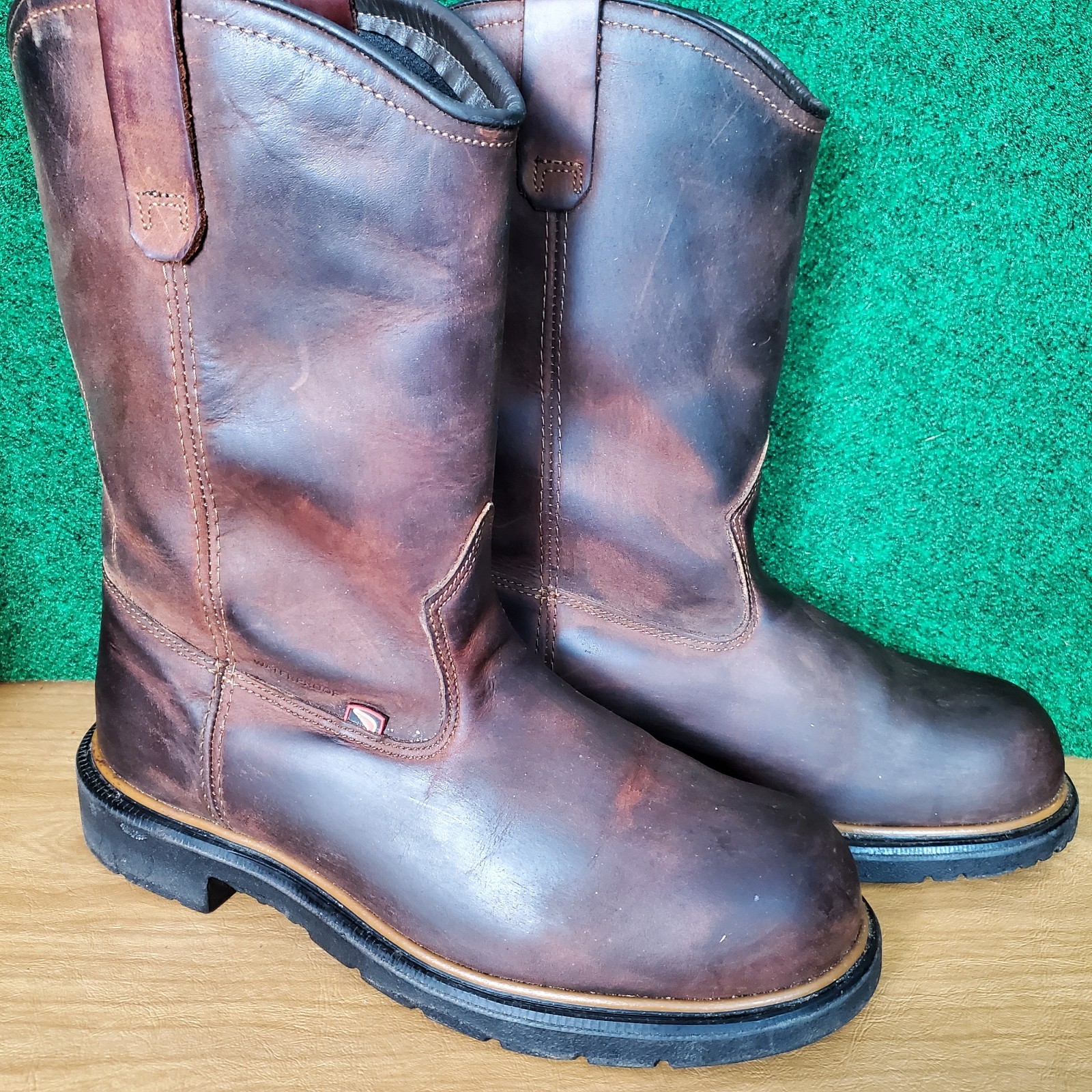 Red Wing - Style 1172 Size 9.5 2E MEN'S WATERPROOF SOFT TOE PULL-ON BOOT