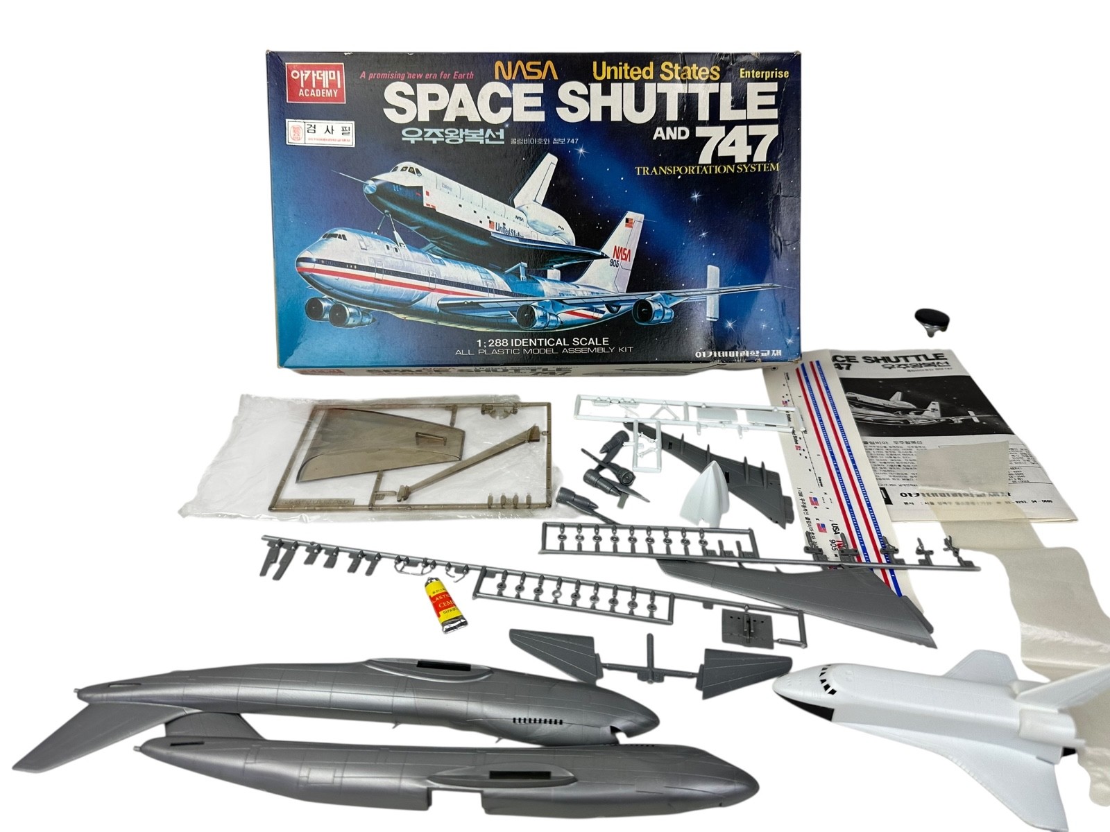 Academy 1500 Space Shuttle & 747 Transport 1/288 Scale Plastic Model Kit