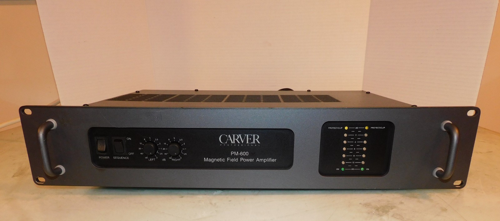 Carver PM-600 Stereo 2 Channel Power Amplifier for Repair Parts or Restoration