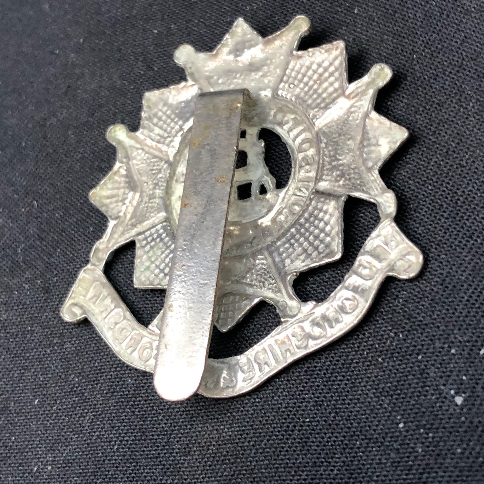 Bedfordshire and Hertfordshire Regiment - Original WW2 British Army Cap Badge