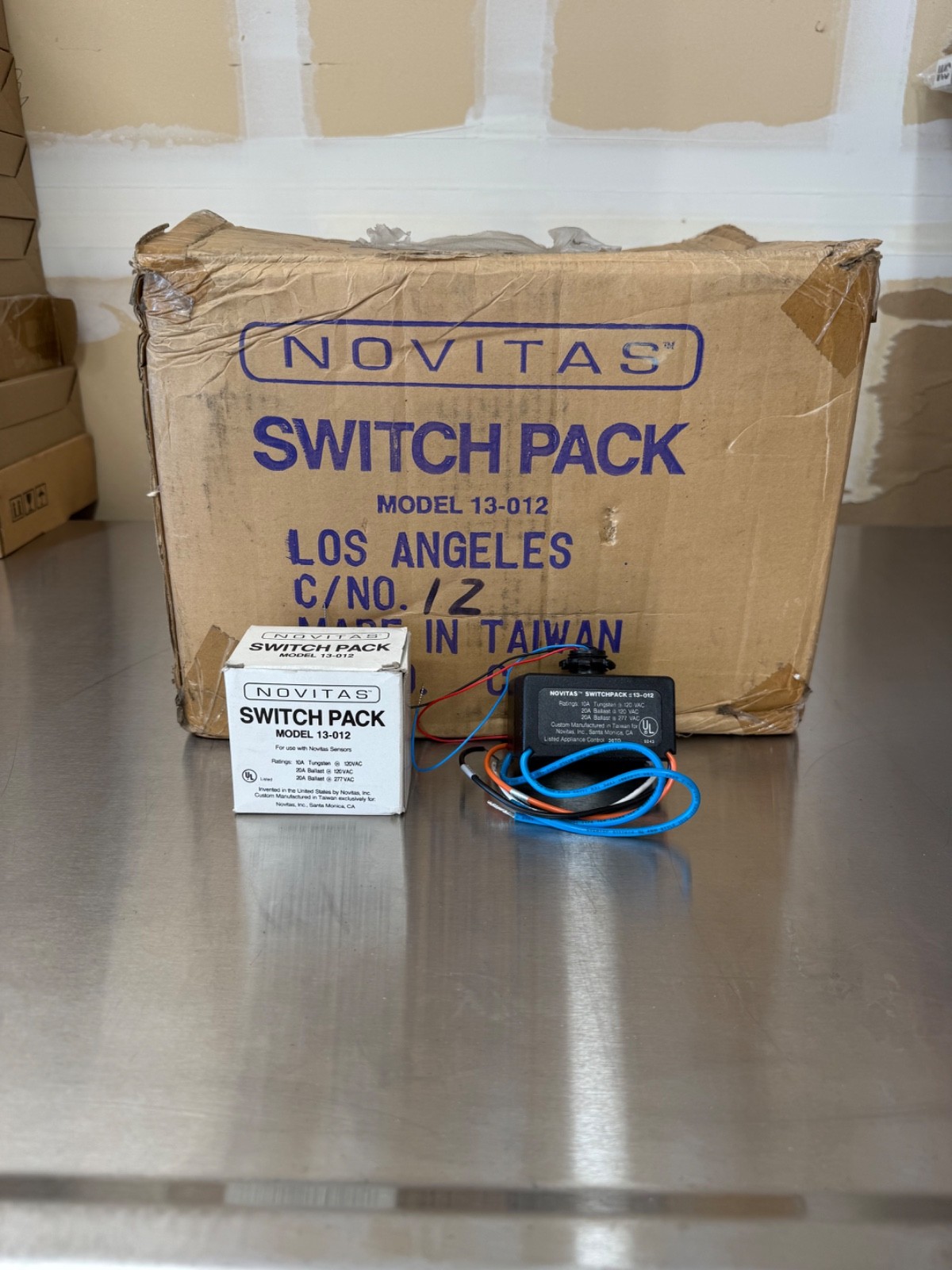 Bulk: Novitas Model 13-012 Switch Pack 10A Tungsten 120Vac 20A Ballast Sensors
