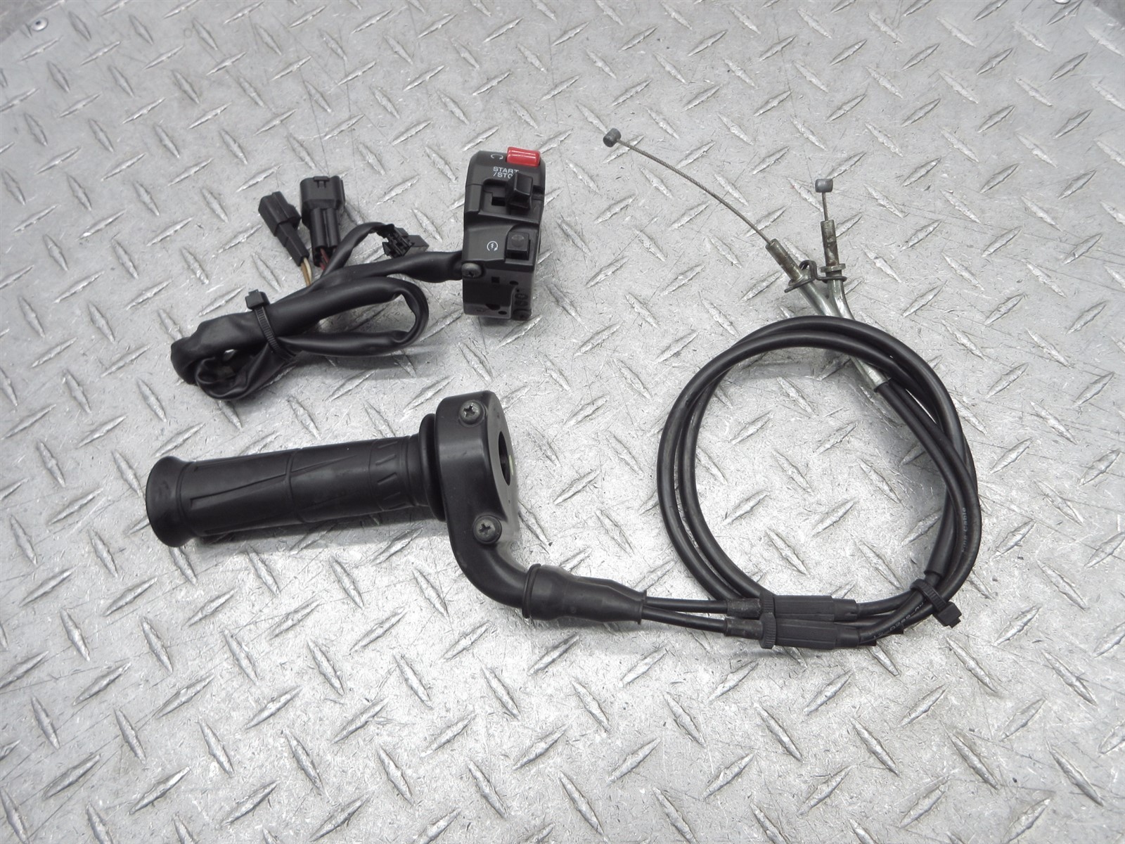 2011 11-15 Kawasaki ZX10R ZX1000 ZX1000D ZX10 Right Switch Throttle Control Grip