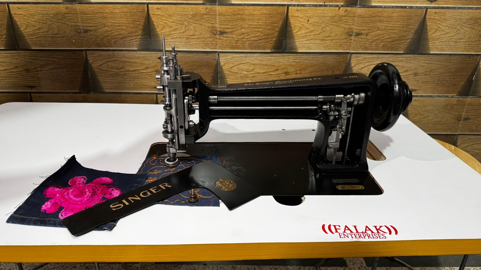Singer 114w103 Chain & Moss Stitch Embroidery Machine