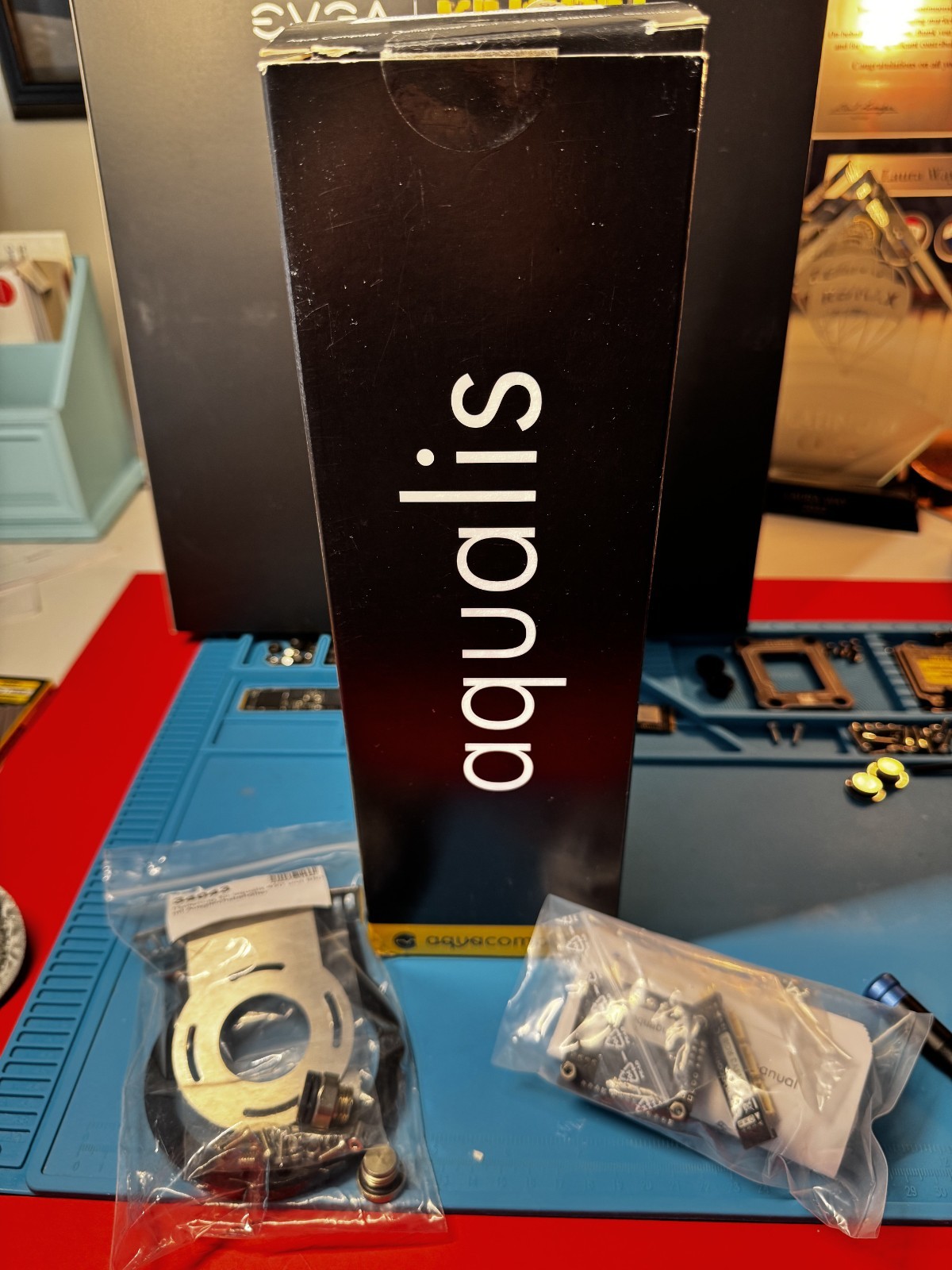 Aquacomputer Aqualis XT 880ml Nano Glass Res + farbwerk + Splitty3 RGB