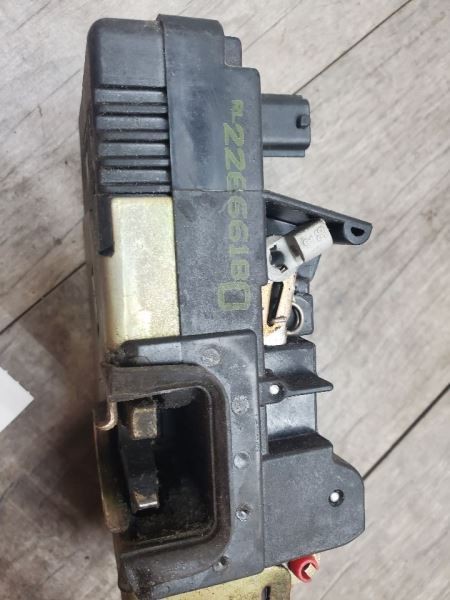 SAT L SDN 2002 Driver Left Rear Door Latch 75989