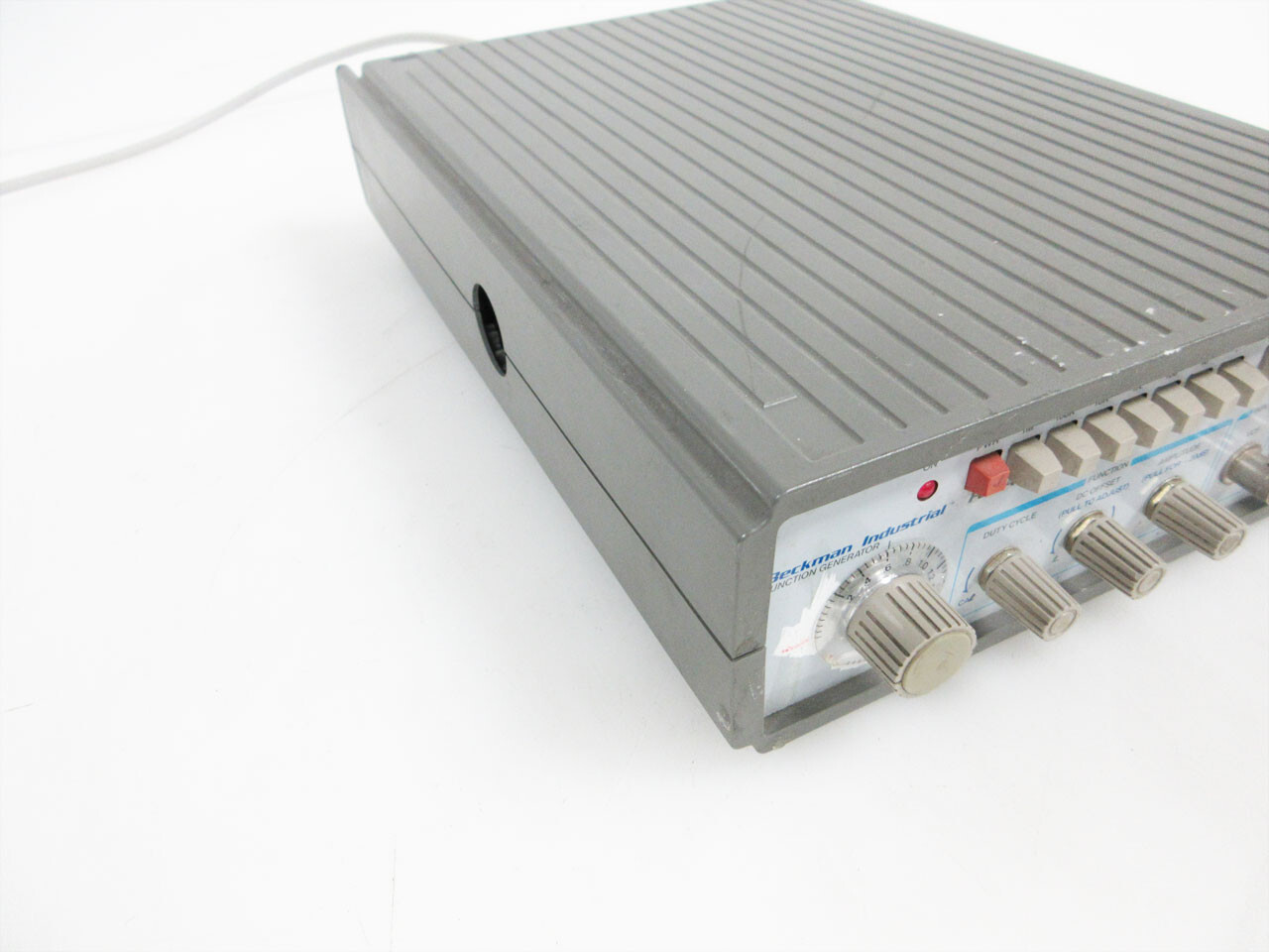 BECKMAN INDUSTRIAL FG2 A 2MHZ FUNCTION GENERATOR FG2A